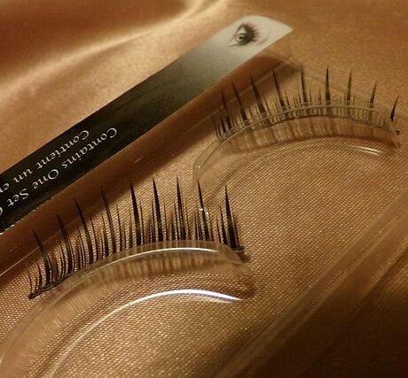FeatherTouch Strip Lash — Cat Eye (16mm)