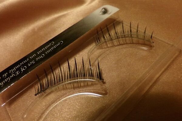 FeatherTouch Strip Lash — Wispy (16mm) - Image 5