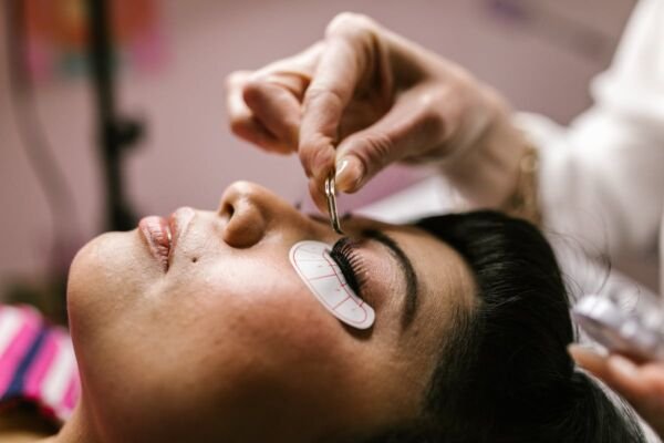 FeatherTouch Strip Lash — Glam 3D (18mm) - Image 3